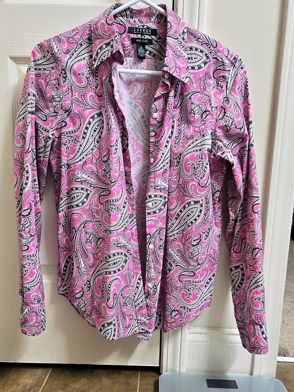 Jones New York Paisley Button Down in Pink & Black Size Medium Like New